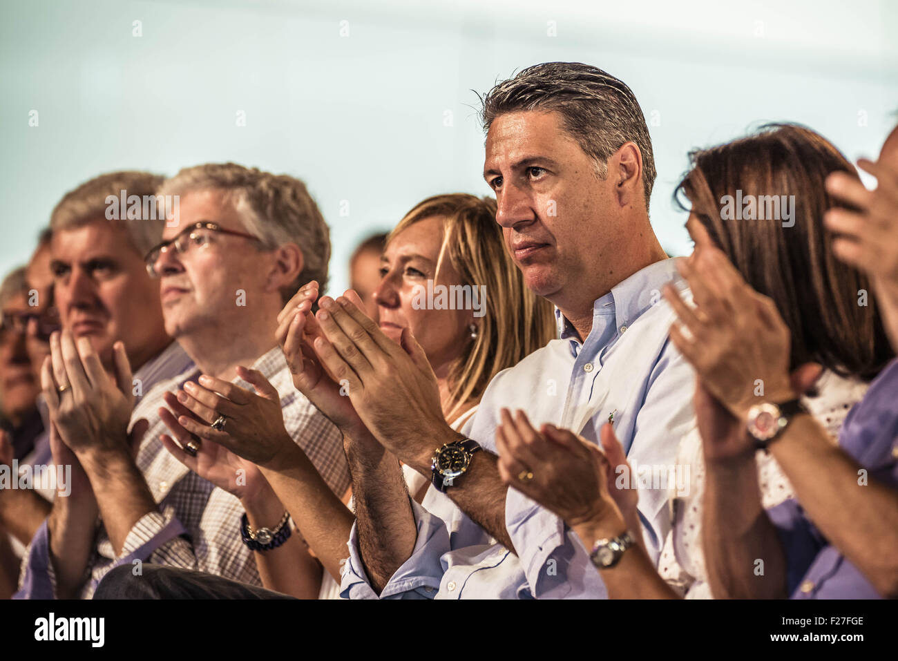 Lleida, in Catalogna, Spagna. Xiii Sep, 2015. XAVIER GARCIA ALBIOL, PPC il candidato presidenziale, plaude al discorso di Mariano Rajoy in occasione di un incontro a LLeida durante il PPC per la campagna per le elezioni catalano © Matthias Oesterle/ZUMA filo/Alamy Live News Foto Stock