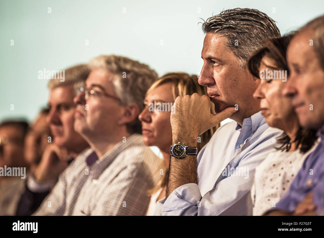 Lleida, in Catalogna, Spagna. Xiii Sep, 2015. XAVIER GARCIA ALBIOL, PPC il candidato presidenziale, ascolta il discorso di Mariano Rajoy in occasione di un incontro a LLeida durante il PPC per la campagna per le elezioni catalano © Matthias Oesterle/ZUMA filo/Alamy Live News Foto Stock