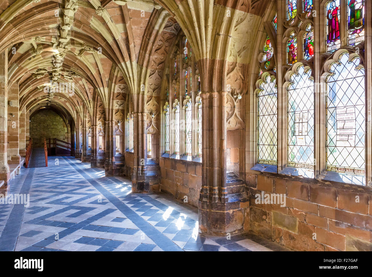 Il chiostro nella cattedrale di Worcester, Worcester, Worcestershire, England, Regno Unito Foto Stock