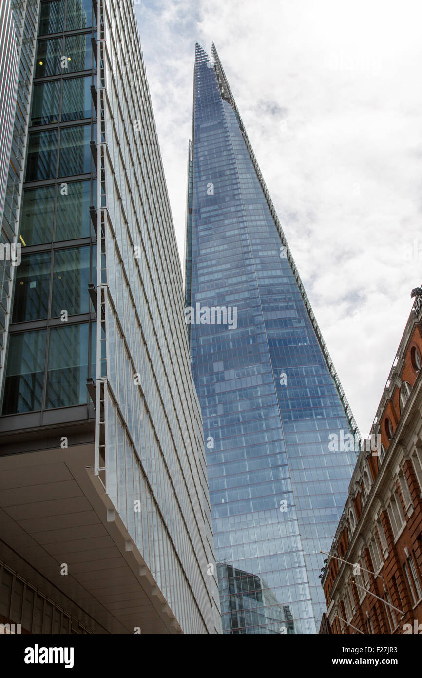 La Shard, indicato anche come il frammento di vetro, Shard London Bridge e formerly London Bridge Tower, è un 87-storey skyscra Foto Stock