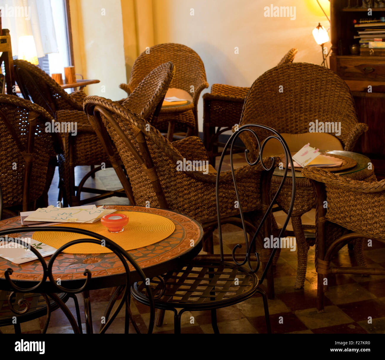 Foto di un interno di un bar Foto Stock