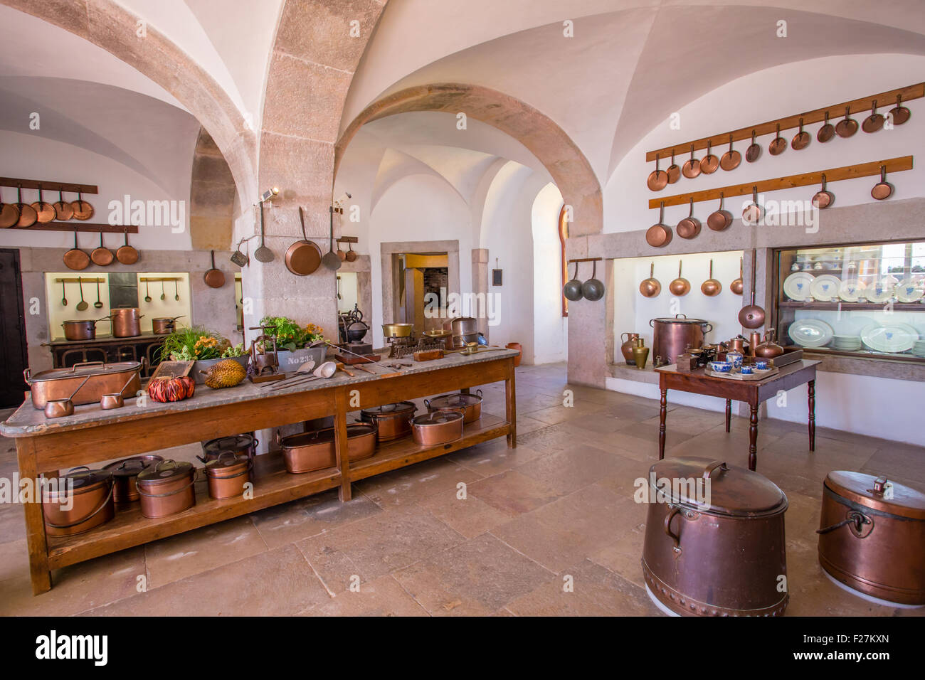 Cucina all'interno di Palacio Nacional de Pena, Palazzo Nazionale di Pena, Sintra, Portogallo Foto Stock