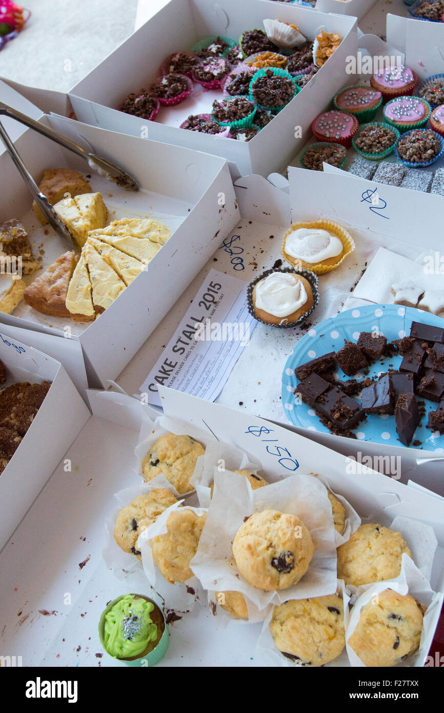 Torta stallo a Sydney Scuola primaria ospita la comunità locale fete equo per raccogliere fondi per la scuola,Avalon,Sydney , Australia Foto Stock