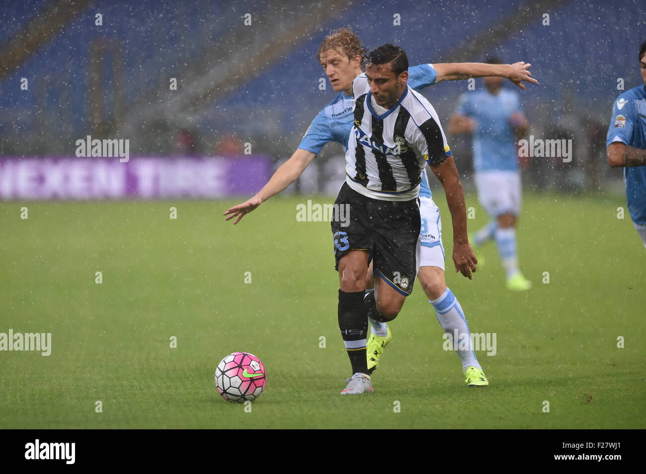 Roma, Italia. Xiii Sep, 2015. Di calcio della Serie A. Lazio contro Udinese. Dusan Basta e Ali Adnan lotta per il credito a sfera: Azione Plus sport/Alamy Live News Foto Stock