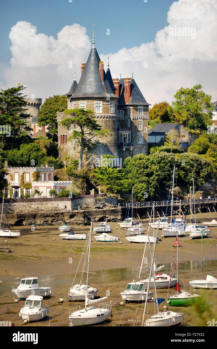 Chateau de Pornic restaurato castello medievale una volta di proprietà di Gilles de Rais. Porto di Pornic, Brittany, Francia. Il castello di Bluebeards Foto Stock
