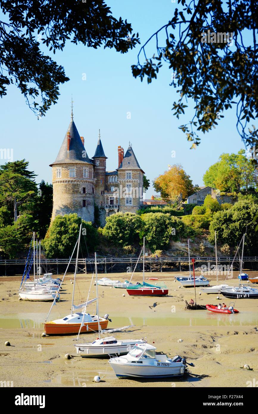 Chateau de Pornic restaurato castello medievale una volta di proprietà di Gilles de Rais. Porto di Pornic, Brittany, Francia. Il castello di Bluebeards Foto Stock