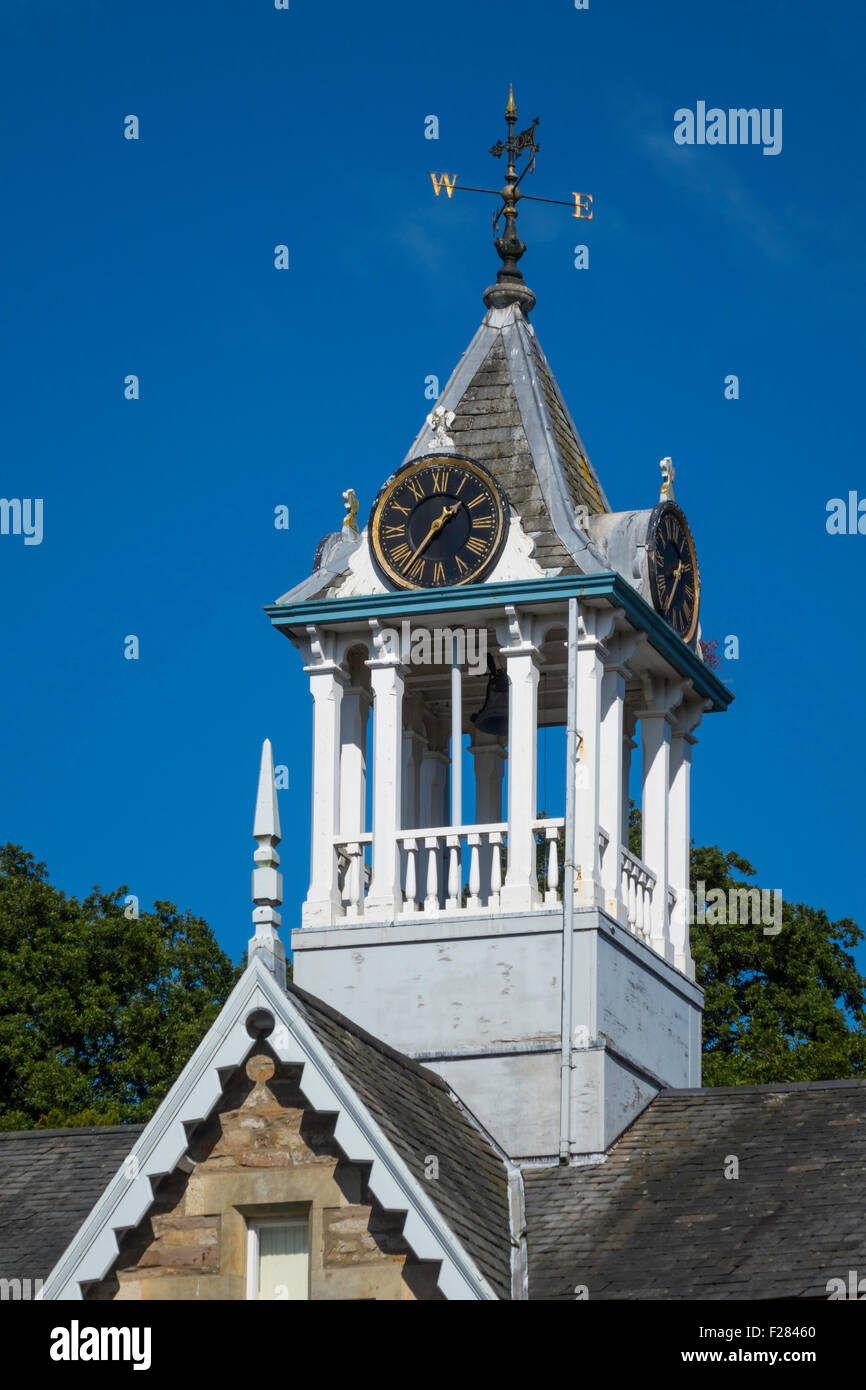 Il Courtyard Café Torre dell Orologio a Holker Hall Cumbria Inghilterra England Regno Unito Foto Stock