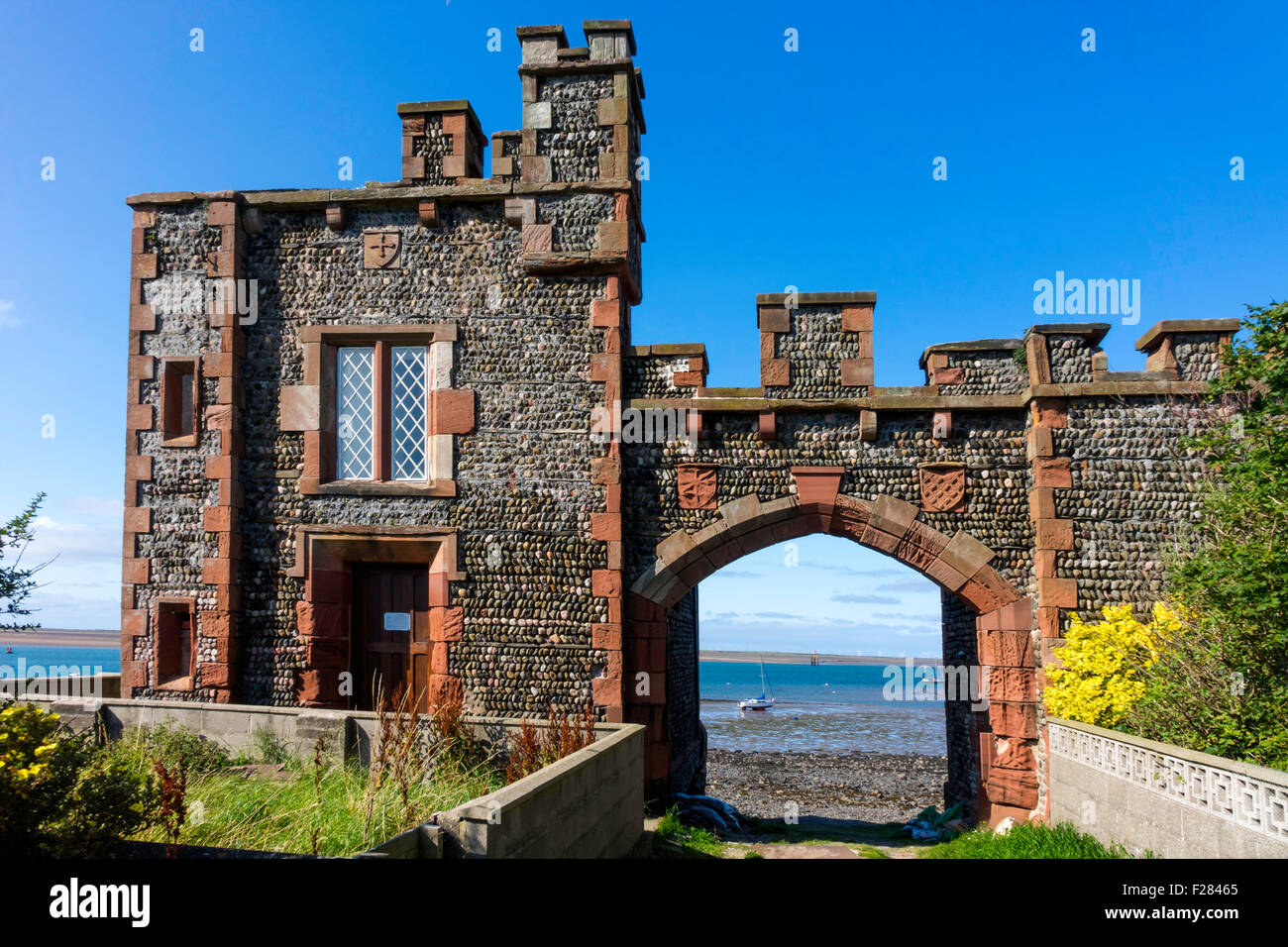 Grado 2 elencati Roa Isola, torre di avvistamento edificata nel 1847 per monitorare la spedizione utilizzando il canale Walney avvicinando Barrow in Furness Foto Stock