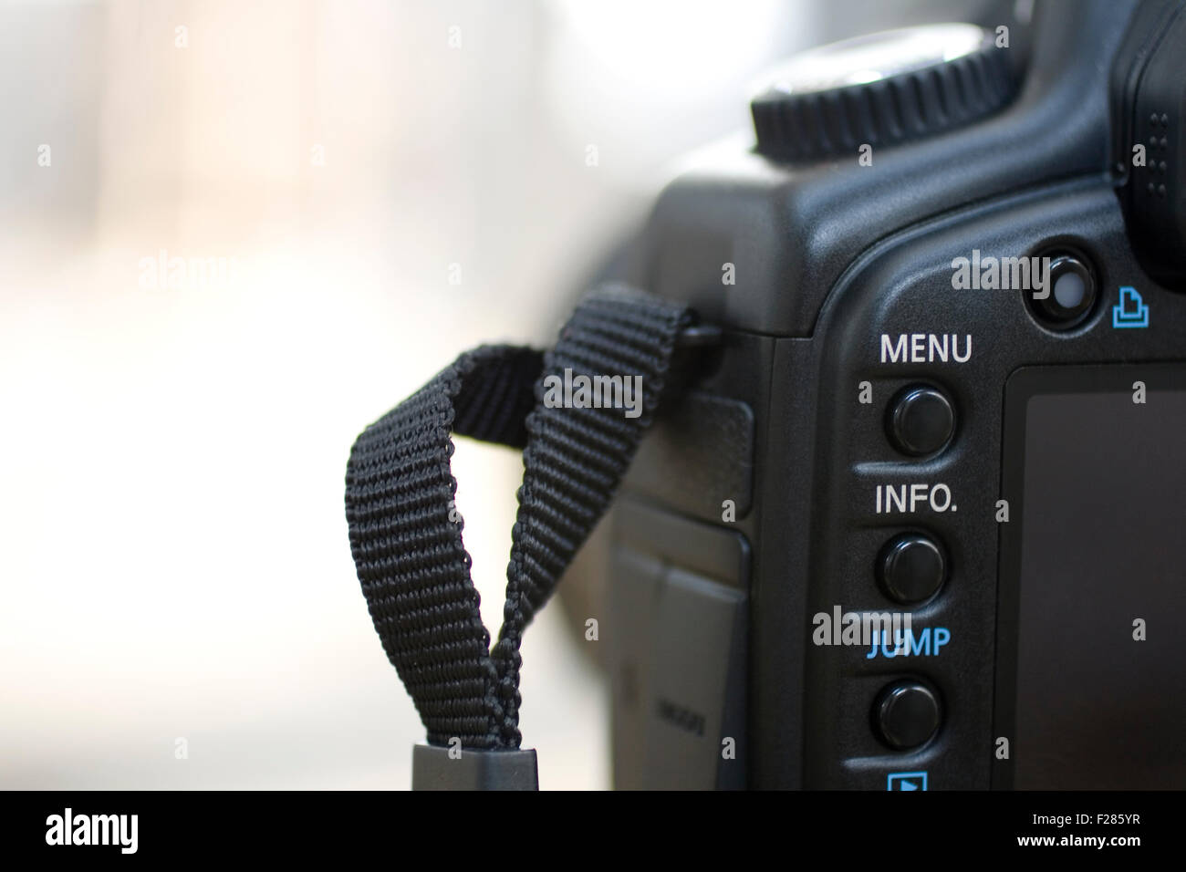 Fotografo scatta una foto con dsrl Foto Stock