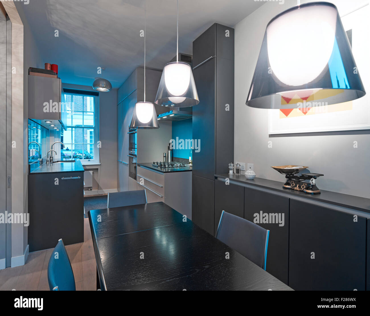 Vista interna della cucina. Westminster Casa a schiera, Londra, Regno Unito. Architetto: Ben Adams architetti, 2013. Foto Stock