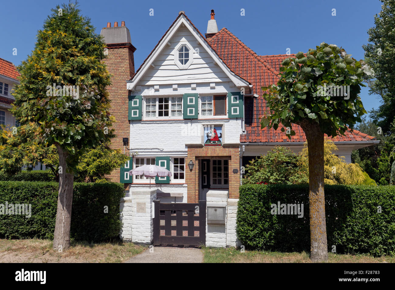 Villa, stile country house, storico uptown de Concessie, località balneare De Haan, costa belga, Fiandre Occidentali, Belgio Foto Stock