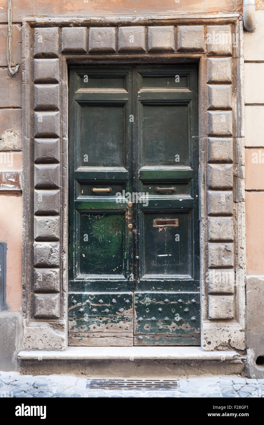 Vecchio verde scuro porta di legno, texture di sfondo Foto Stock
