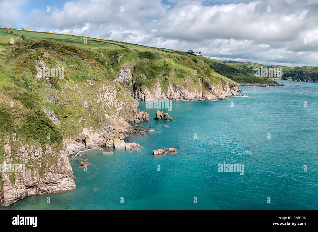 Paesaggistica costa alla foce del fiume Dart, Devon, Inghilterra, Regno Unito | Malerische Kueste an der Flussmuendung des Dart River Foto Stock