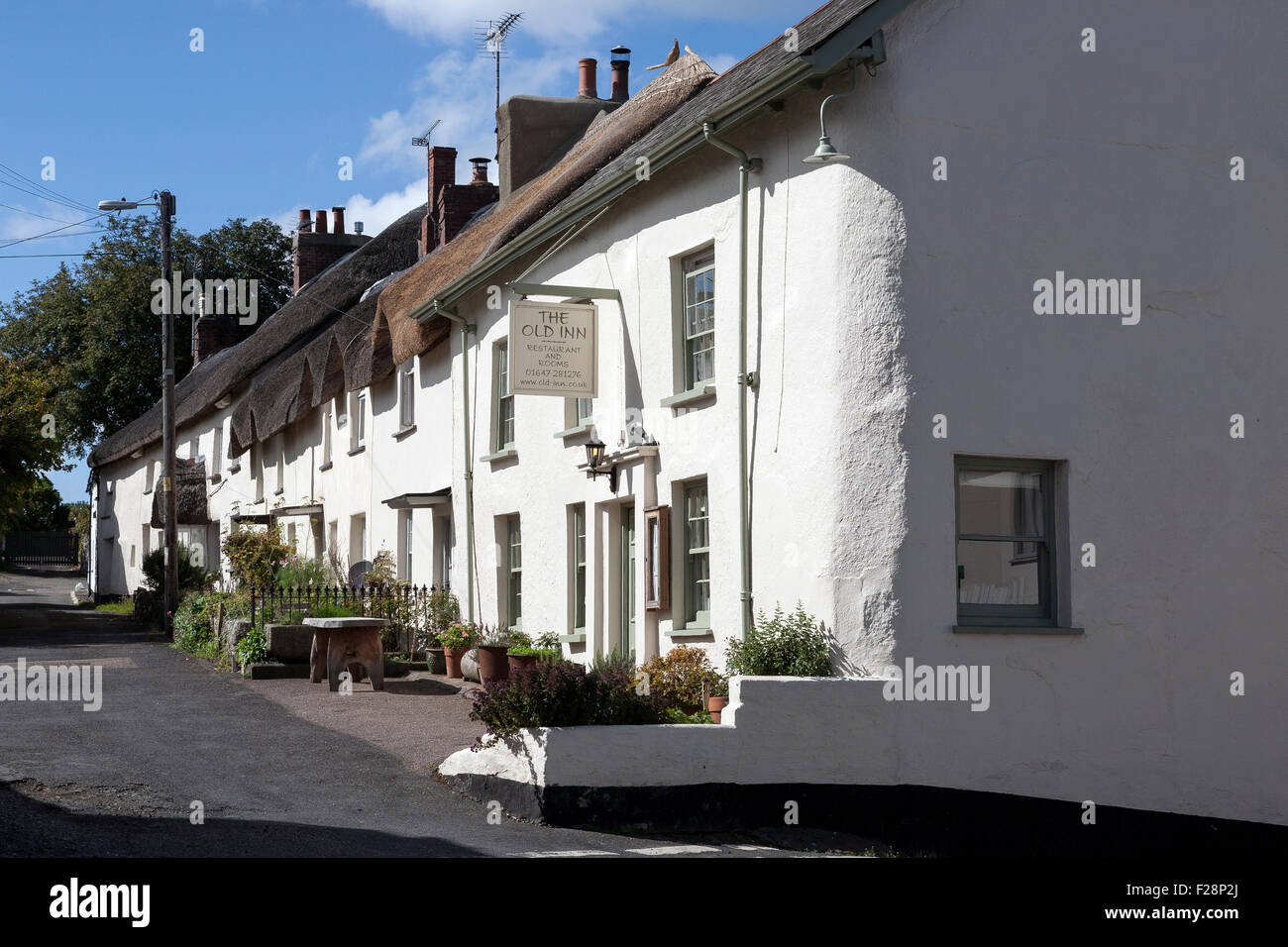 La vecchia locanda Drewesteignton un piccolo ristorante con camere gestito da Duncan Walker e Anthea Natale,Dartmoor Foto Stock