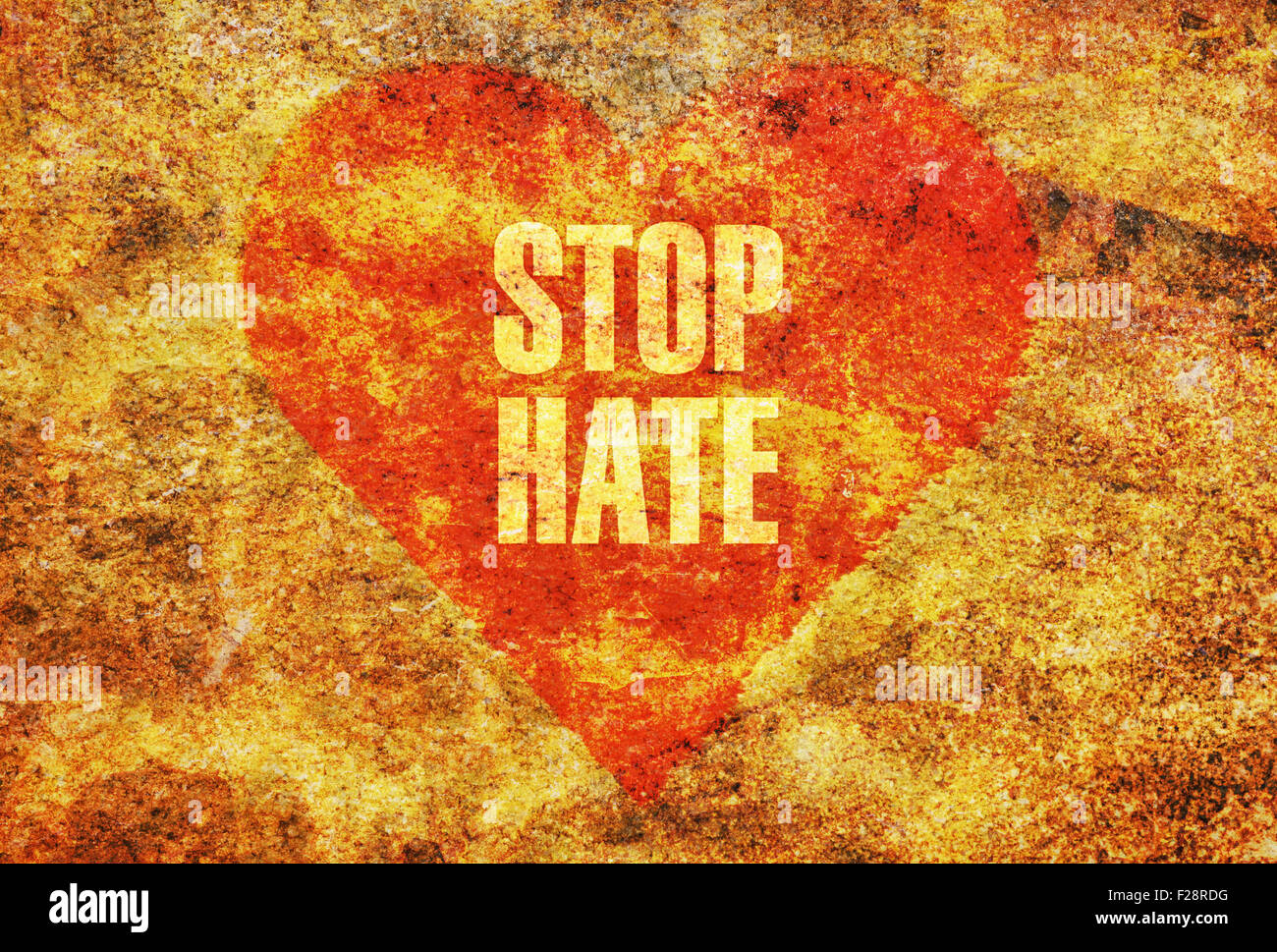 Testo Stop odio scritto con lettere dorate su un cuore rosso Foto Stock