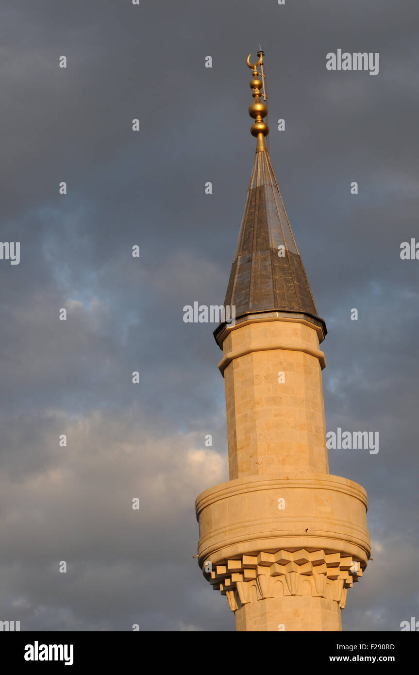 Il minareto della moschea di piombo, Xhamia e Plumbit, un 16esimo secolo moschea denominata per la copertura di piombo delle sue cupole. Berat, Foto Stock