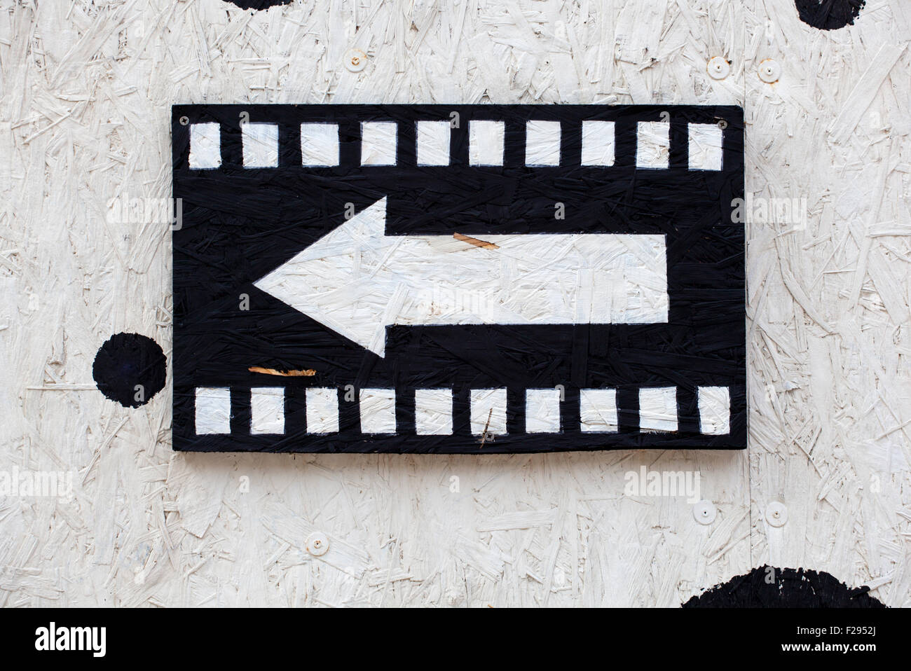 Freccia sul legno simbolo della pellicola Foto Stock