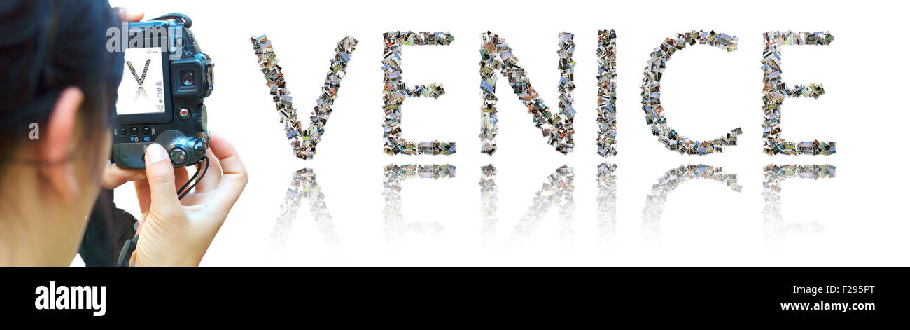 Una donna di prendere una foto di Venezia word, riempita con una varietà di foto Foto Stock