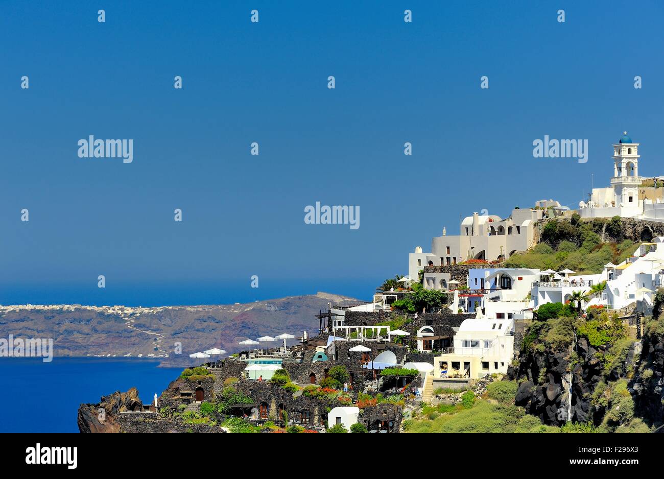 Il villaggio di Imerovigli arroccati sulle scogliere della caldera di Santorini Grecia Foto Stock