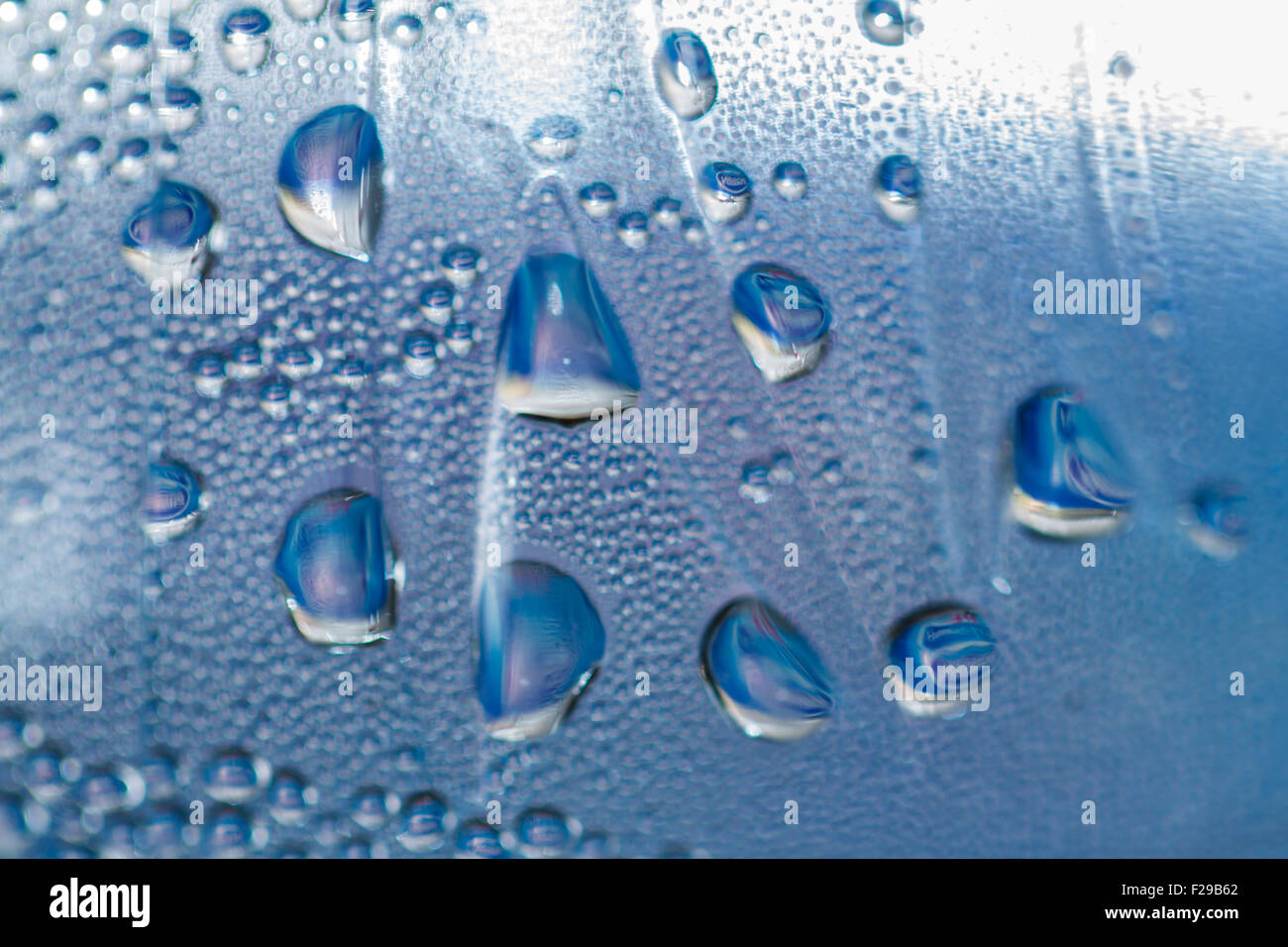 Gocce di acqua sul vetro Foto Stock