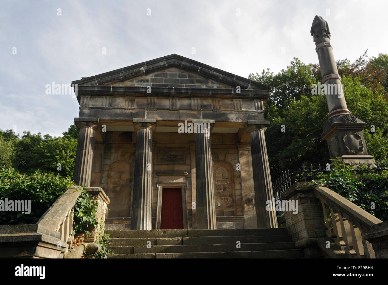 Edificio della cappella non conformista, Cimitero generale Sheffield, Inghilterra, edificio classificato di secondo grado, architettura gotica vittoriana di stile classico Foto Stock