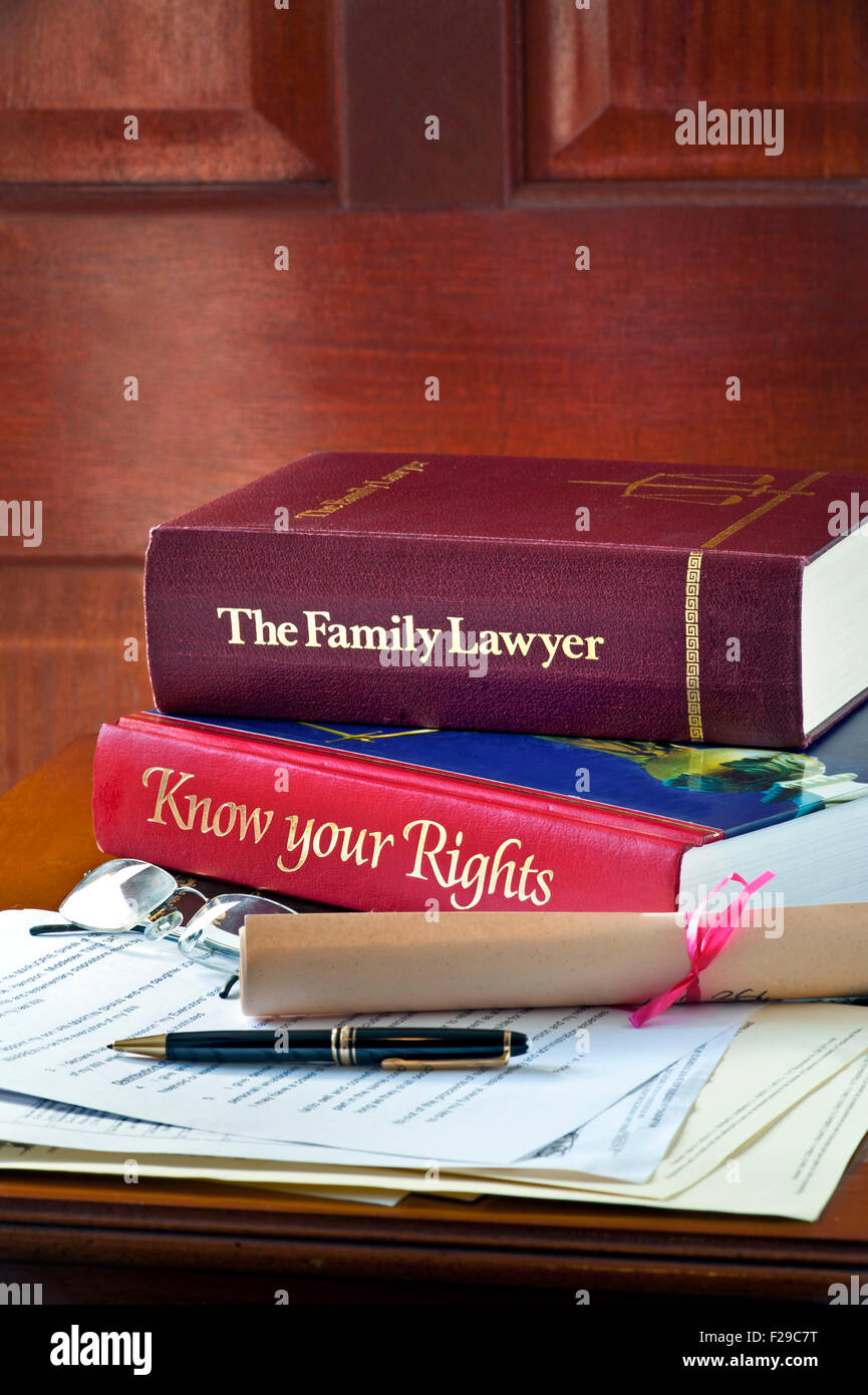 I DIRITTI DEI CONSUMATORI il concetto legale home legge sulla tutela dei consumatori di riferimento consulenza legale libri compiti & legal lettere e corrispondenza sulla scrivania in ufficio Foto Stock