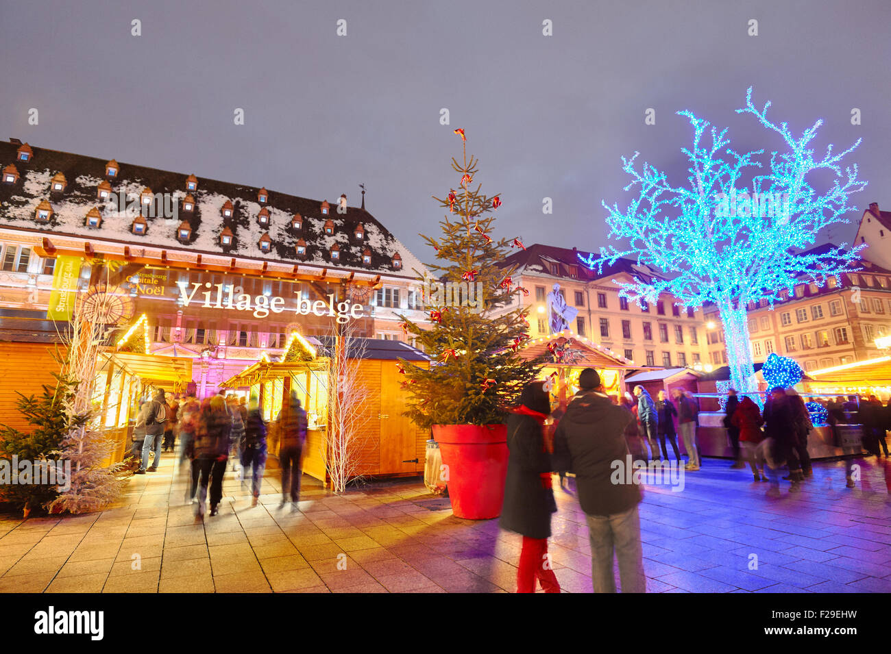 Villaggio belga sul mercato. In 2014, Strasburgo ha ospitato il Belgio  durante le feste di Natale ed è stato eletto la migliore d'Europa Natale  Foto stock - Alamy