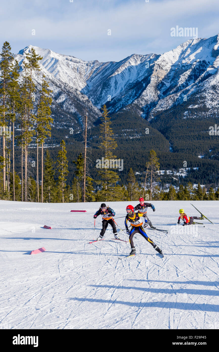 Gara di sci a Canmore Nordic Center Parco Provinciale, Canmore, Alberta, Canada Foto Stock