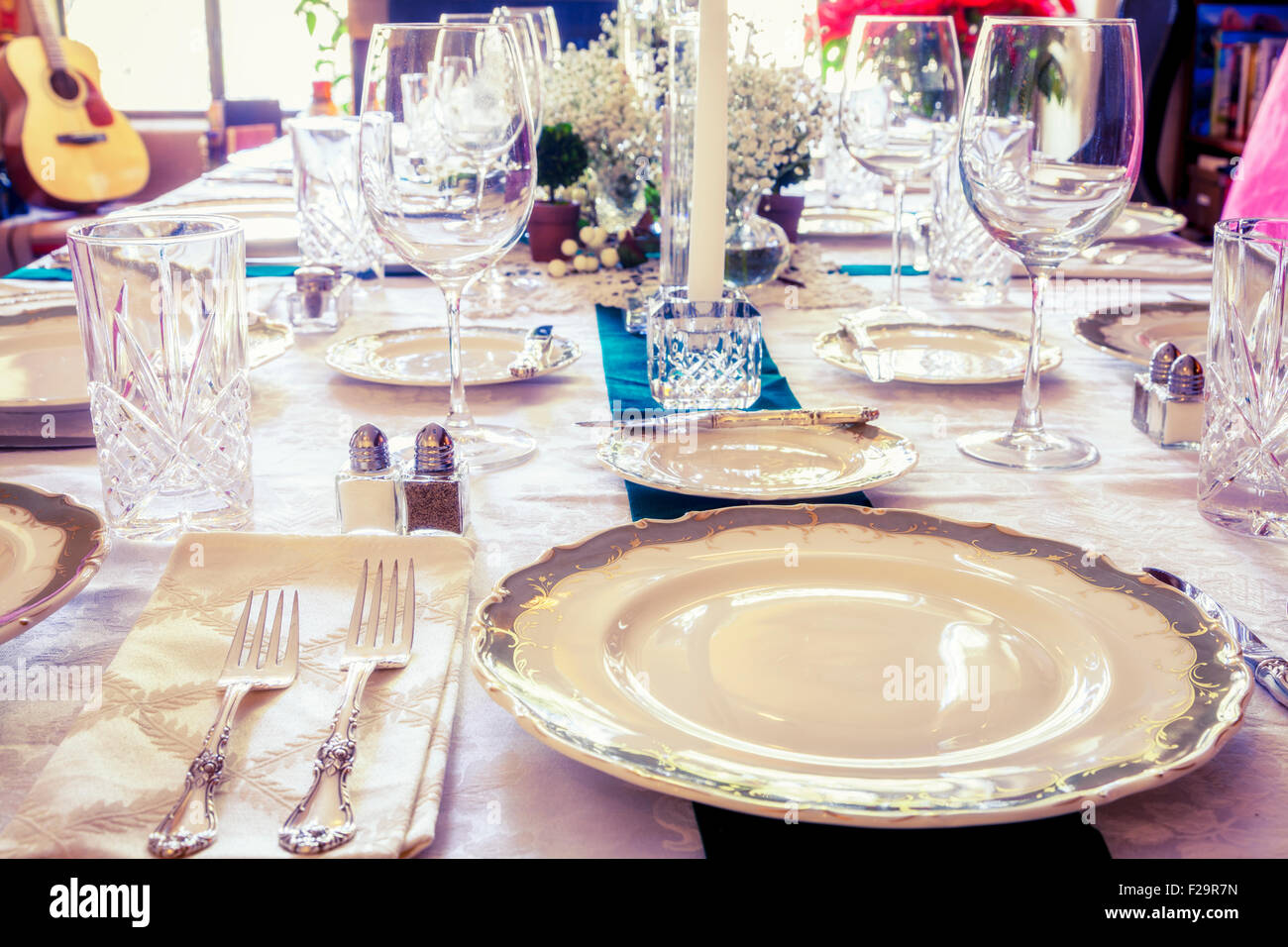 Tavolo da pranzo è impostata per una vacanza a cena Foto Stock