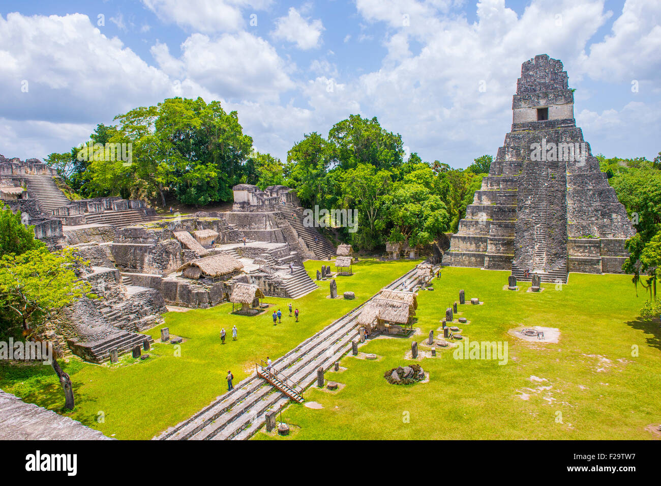Il sito archeologico del pre-colombiana civiltà Maya nel Parco Nazionale di Tikal, Guatemala Foto Stock