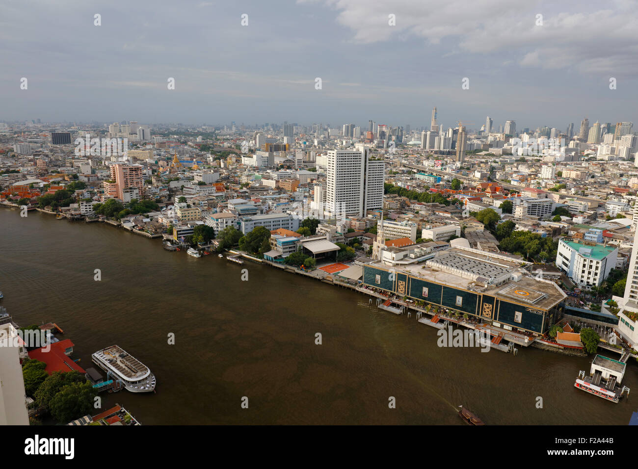 Panorama del centro della città con il Fiume Chao Phraya, Bangkok, Thailandia Foto Stock