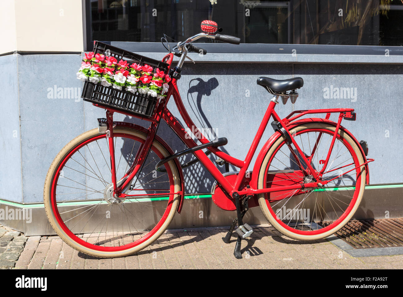 Rosso in bicicletta in Belgio Foto Stock