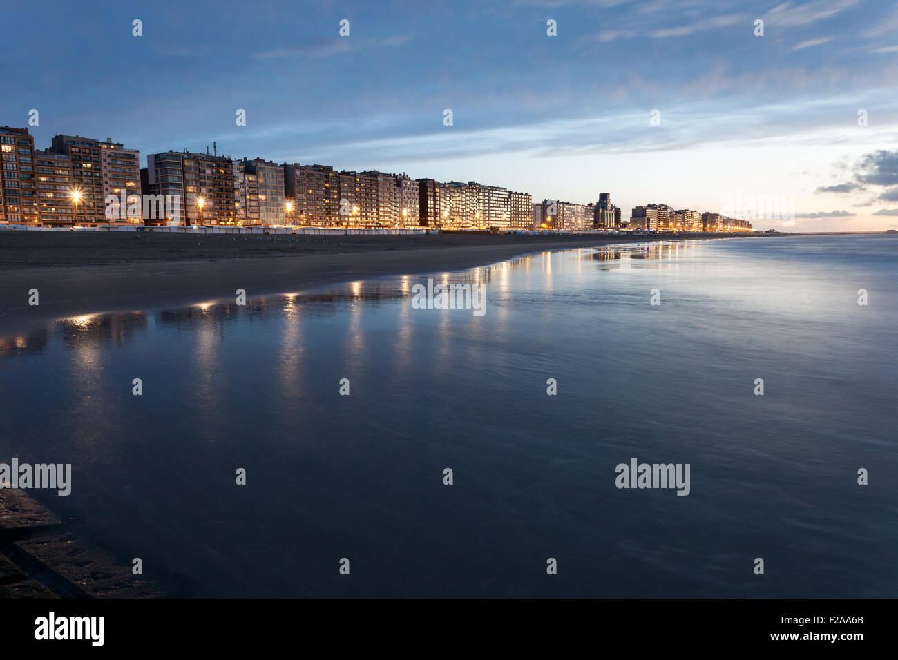 Spiaggia di Blankenberge al tramonto, Belgio Foto Stock