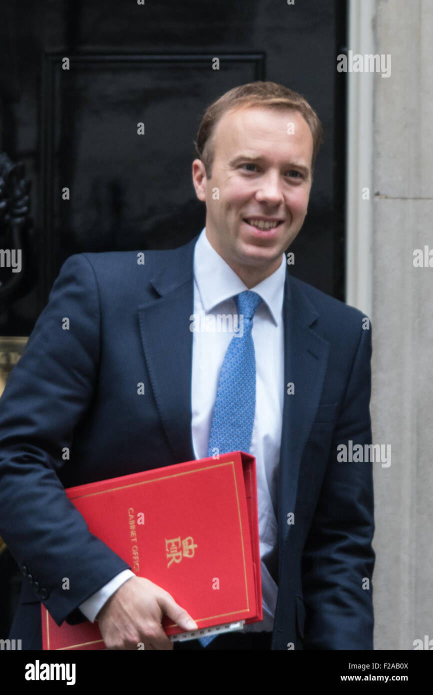 A Downing Street, Londra, 15 settembre 2015. Il Ministro per l'Ufficio di Gabinetto Matthew Hancock lascia 10 Downing Street dopo aver frequentato il settimanale riunione del gabinetto Credito: Paolo Davey/Alamy Live News Foto Stock
