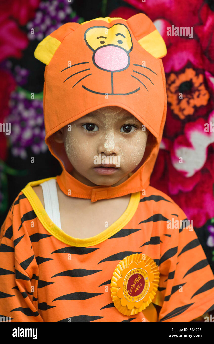 Ritratto di un ragazzo birmano - Yangon, Myanmar Foto Stock