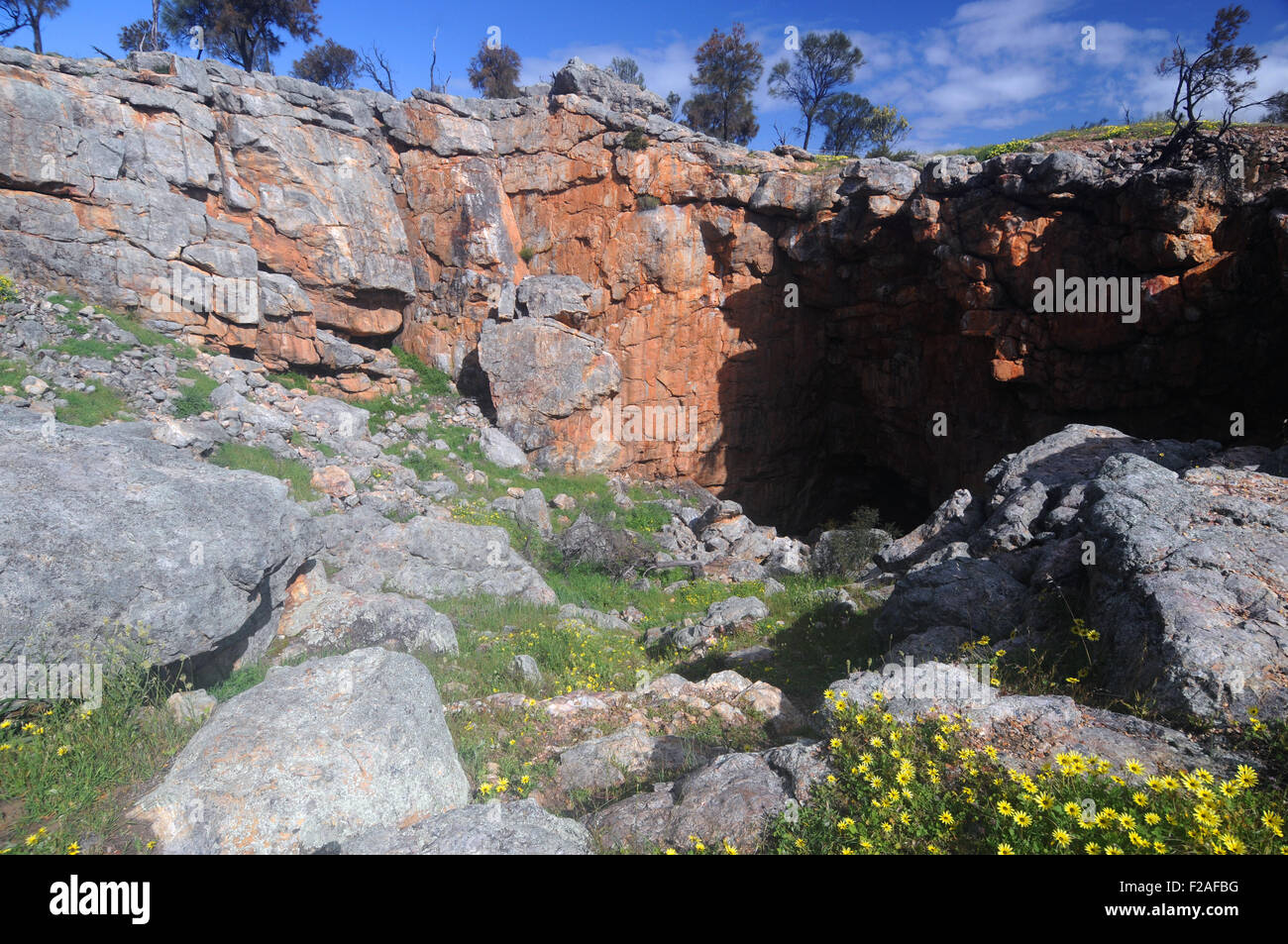 Jingamia (Jingemia) entrata della caverna, Watheroo National Park, regione di Wheatbelt, Australia occidentale Foto Stock