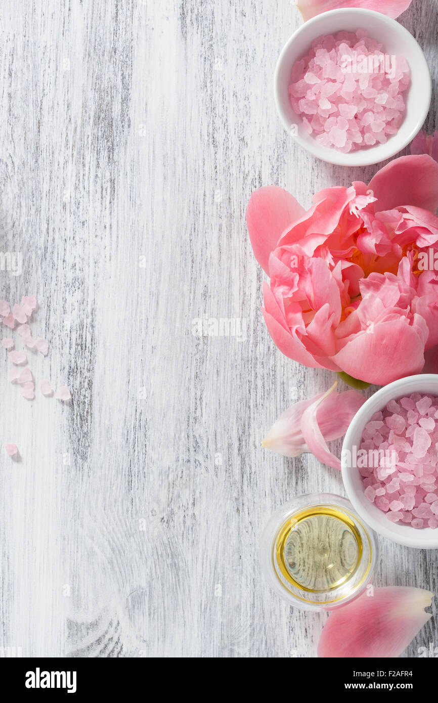 Fiore rosa peonia sale olio essenziale per spa e aromaterapia Foto Stock