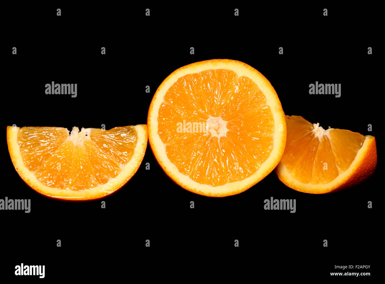 Un trito di colore arancione su sfondo nero Foto Stock