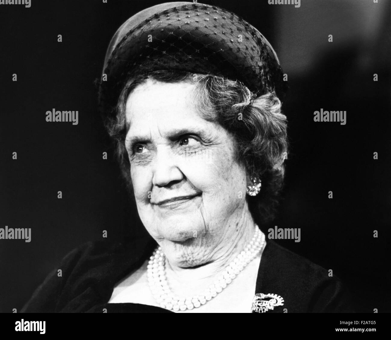 Pearl Mesta fu Washington's best-noto politico padrona di casa in quaranta e cinquanta. Ca. 1962. La sua influenza ha raggiunto durante l'amministrazione Truman e proseguito nel Eisenhower anni. Ella fu interpretato da Ethel Merman nel 1950 Irving Berlin Broadway commedia musicale e 1953 film, mi chiamano MADAME. (CSU 2015 11 1641) Foto Stock