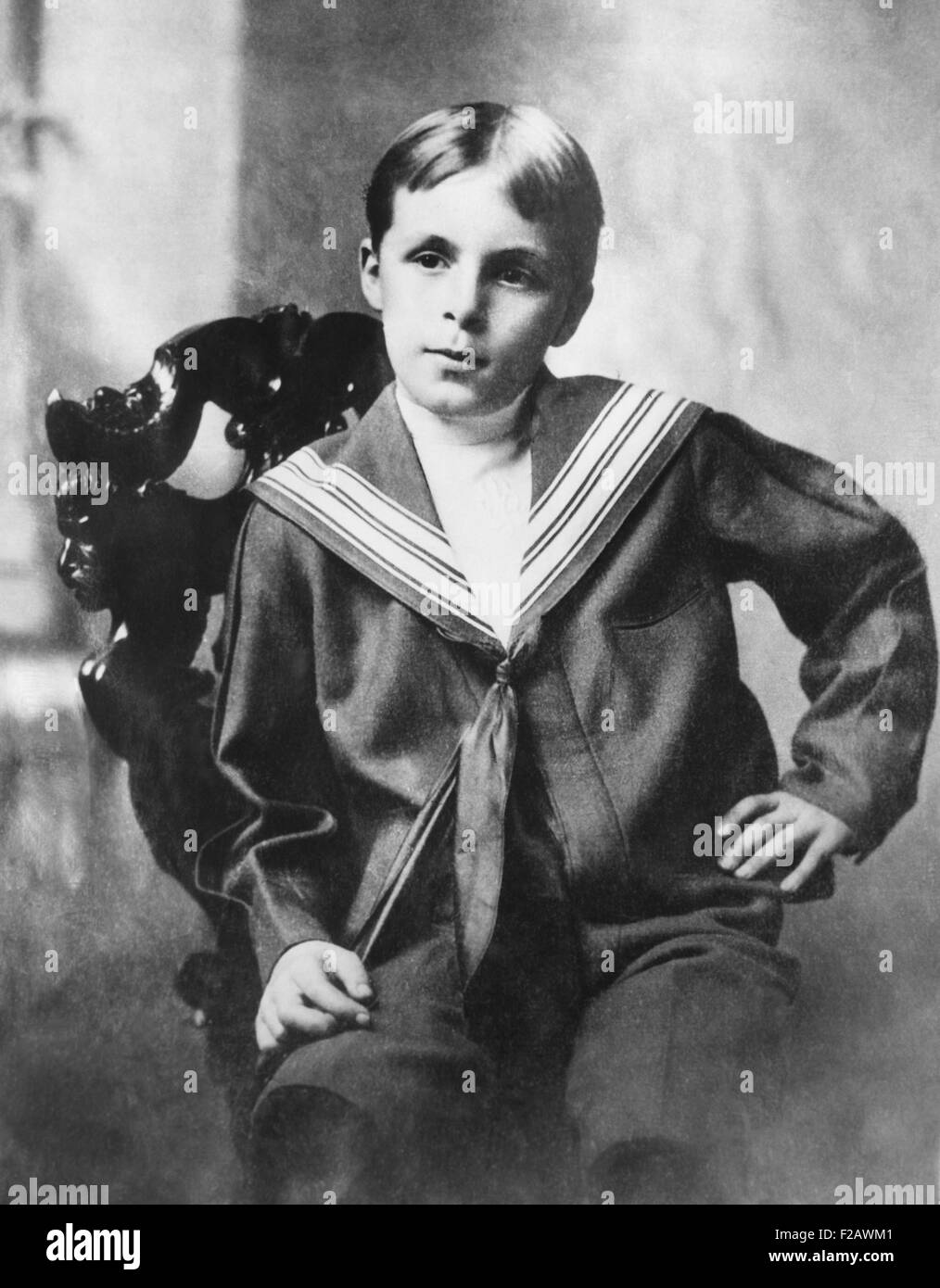 Bill Tilden, il leggendario campione di Tennis come un bambino di otto anni in una maglietta middy. Tilden era nato in una ricca famiglia di Philadelphia in 1893. (CSU 2015 11 1315) Foto Stock