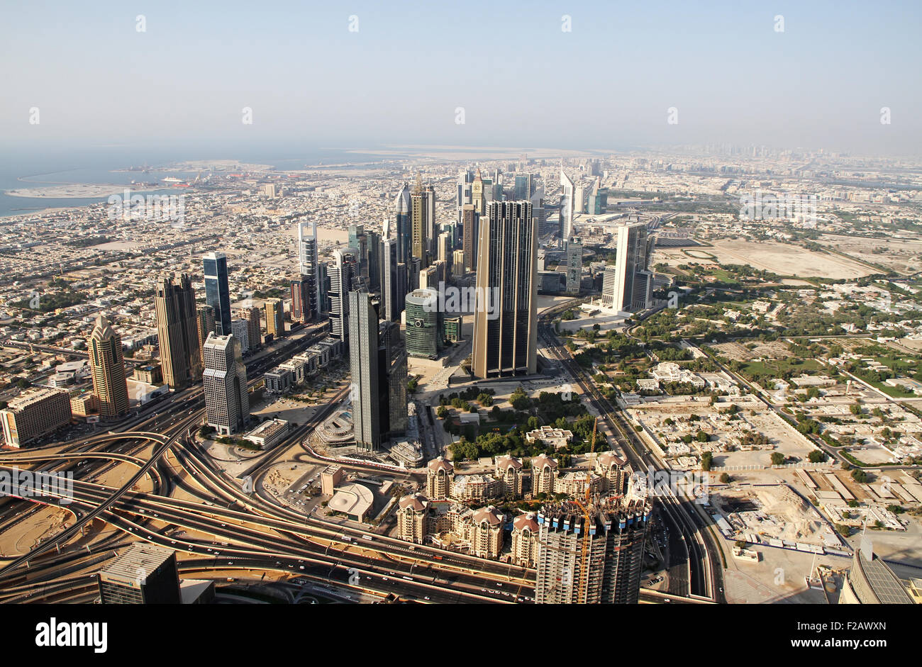 Una panoramica veduta aerea di Dubai, Emirati Arabi Uniti Foto Stock