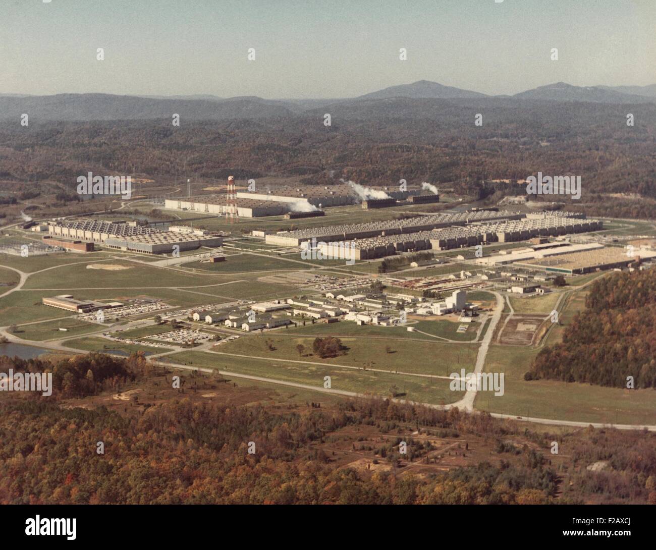 Progetto Manhattan impianto di Oak Ridge, Tennessee, ca. 1950. In seguito denominata "ricerca e sviluppo nel settore dell'energia Amministrazione", Foto Stock