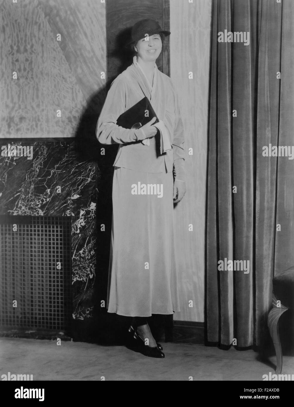 Eleanor Roosevelt, il giorno dell'inaugurazione 1933. La nuova First Lady indossato una lavanda velvet giorno il vestito che è ora nella raccolta del Smithsonian Institution. (BSLOC 2015 2 243) Foto Stock