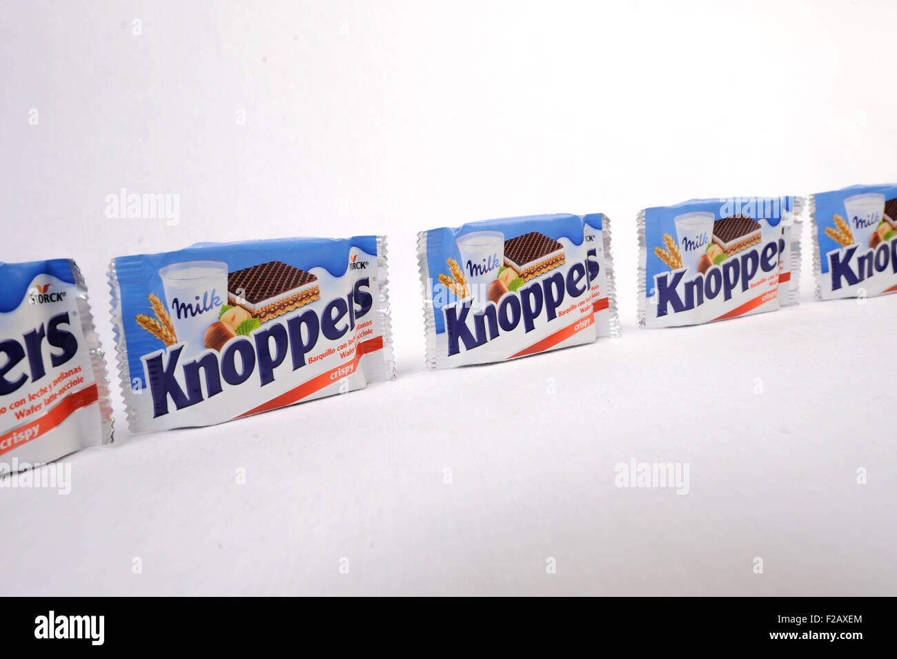 Knoppers waffle sandwich riempito con il torrone e crema di latte - barquillo de relleno cacao con crema de leche Knoppers Foto Stock