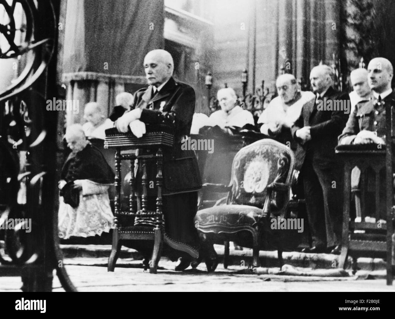 Petain Marshall, capo della Francia di Vichy Governo, il giorno dell'Armistizio servizi, Claremont Cattedrale. Nov. 11, 1940. (CSU_2015_9_1078) Foto Stock