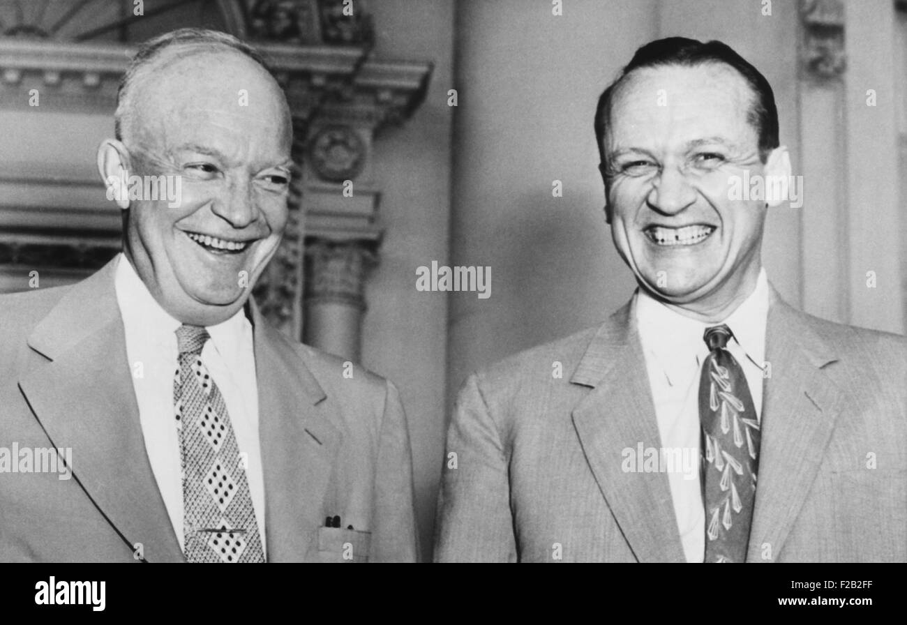 Il presidente Eisenhower repubblicano con il leader della maggioranza del Senato William F. Knowland della California. Il 6 agosto 1953 (CSU 2015 7 361) Foto Stock