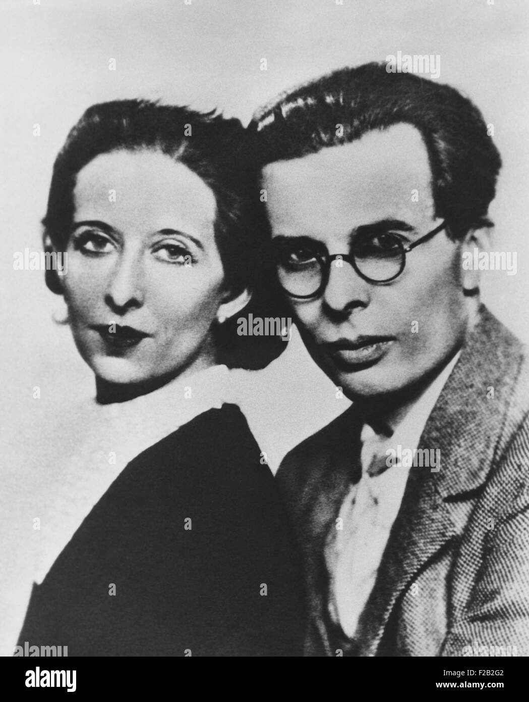 Aldous Huxley e la sua prima moglie, Maria Nys Huxley, ca. 1930. Huxley fu autore del dystopian classic, coraggioso nuovo mondo. Maria Nys era un autore belga, antropologo, epidemiologo e. (CSU 2015 7 354) Foto Stock