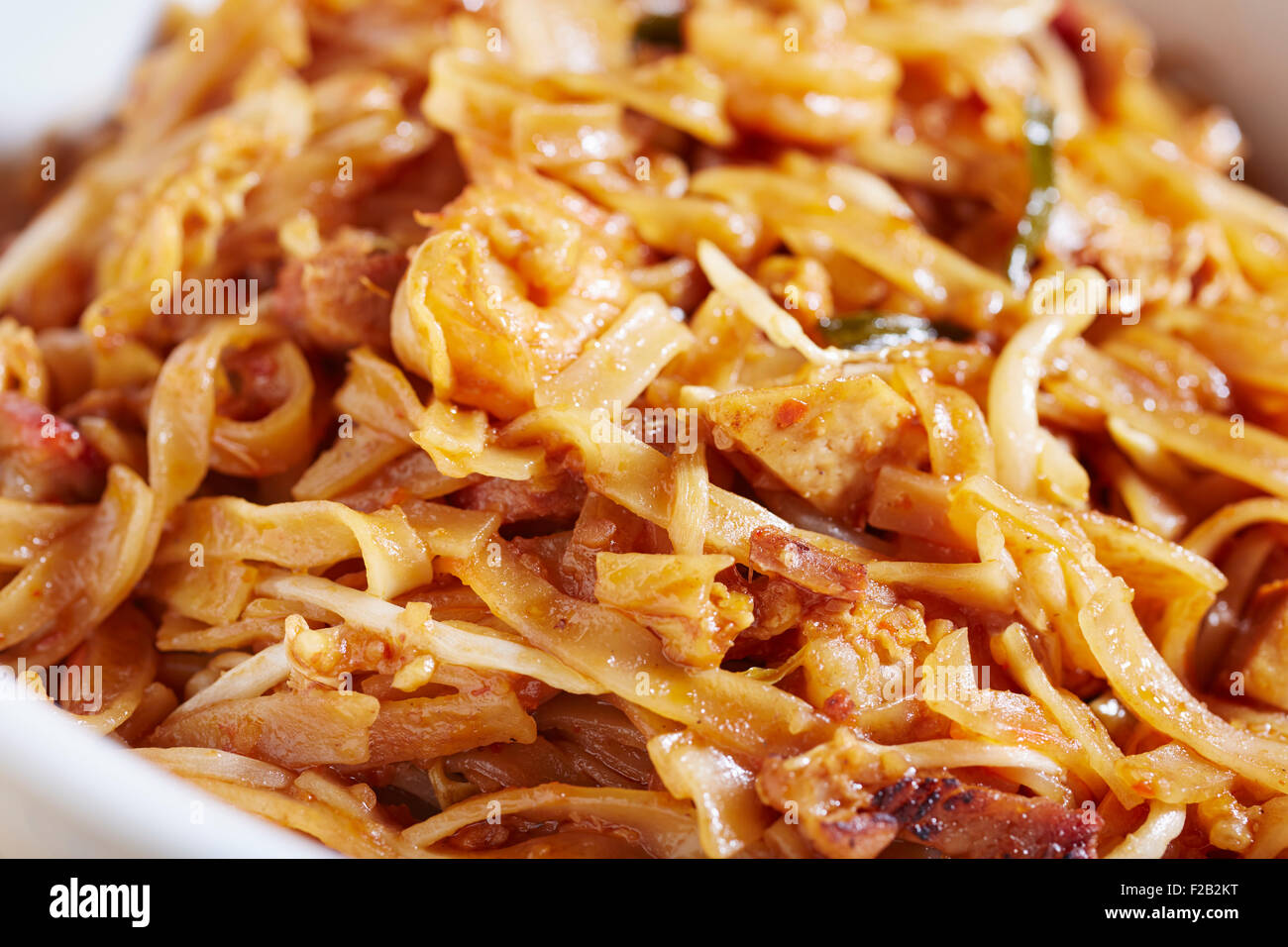 Gamberetti Pad Thai, il piatto nazionale della Thailandia Foto Stock