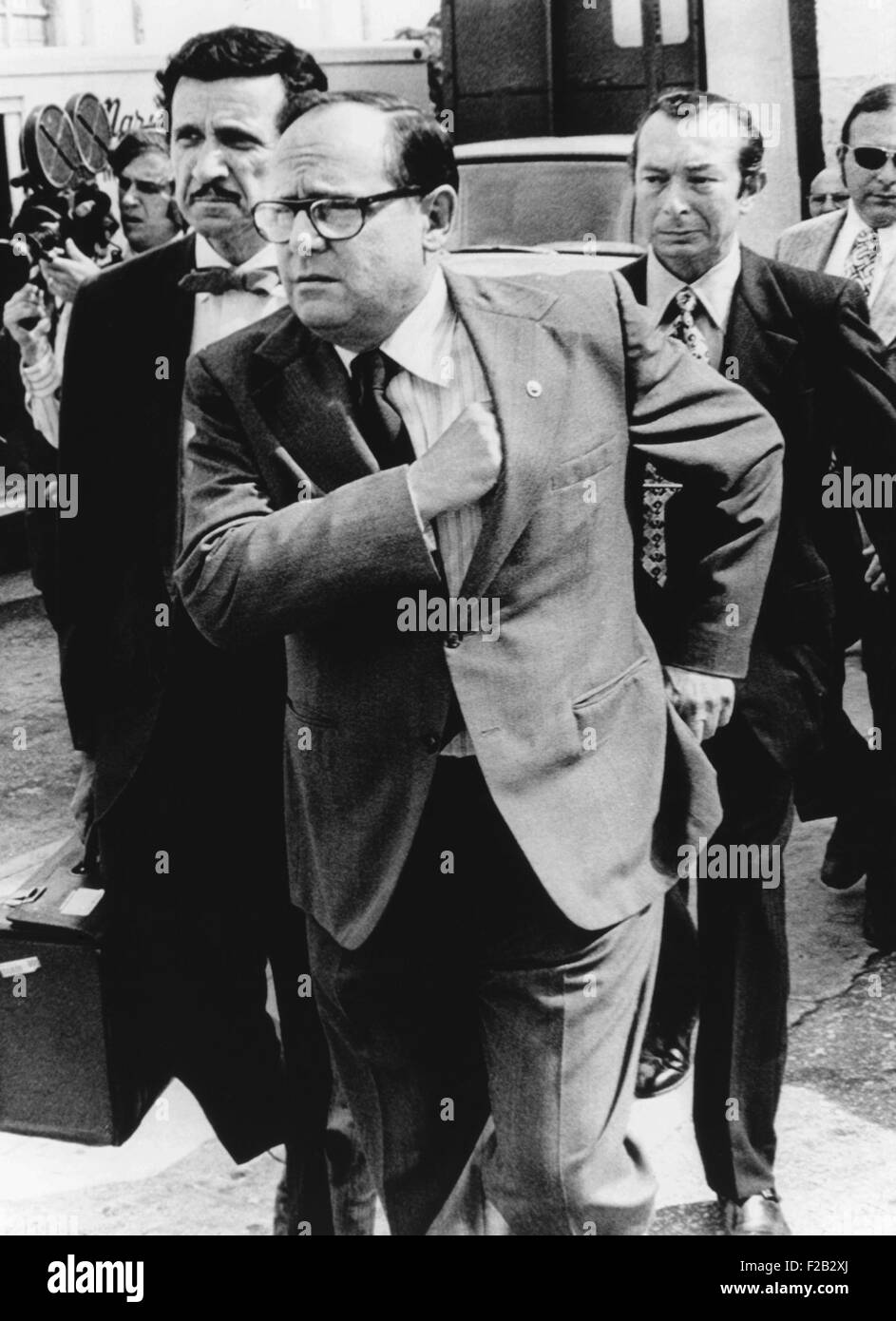 Watergate ladri, Bernard Barker, (sinistra) ed Eugenio Martinez (destra), al di fuori di noi District Court. Giugno 26, 1974. Essi sono stati in Foto Stock