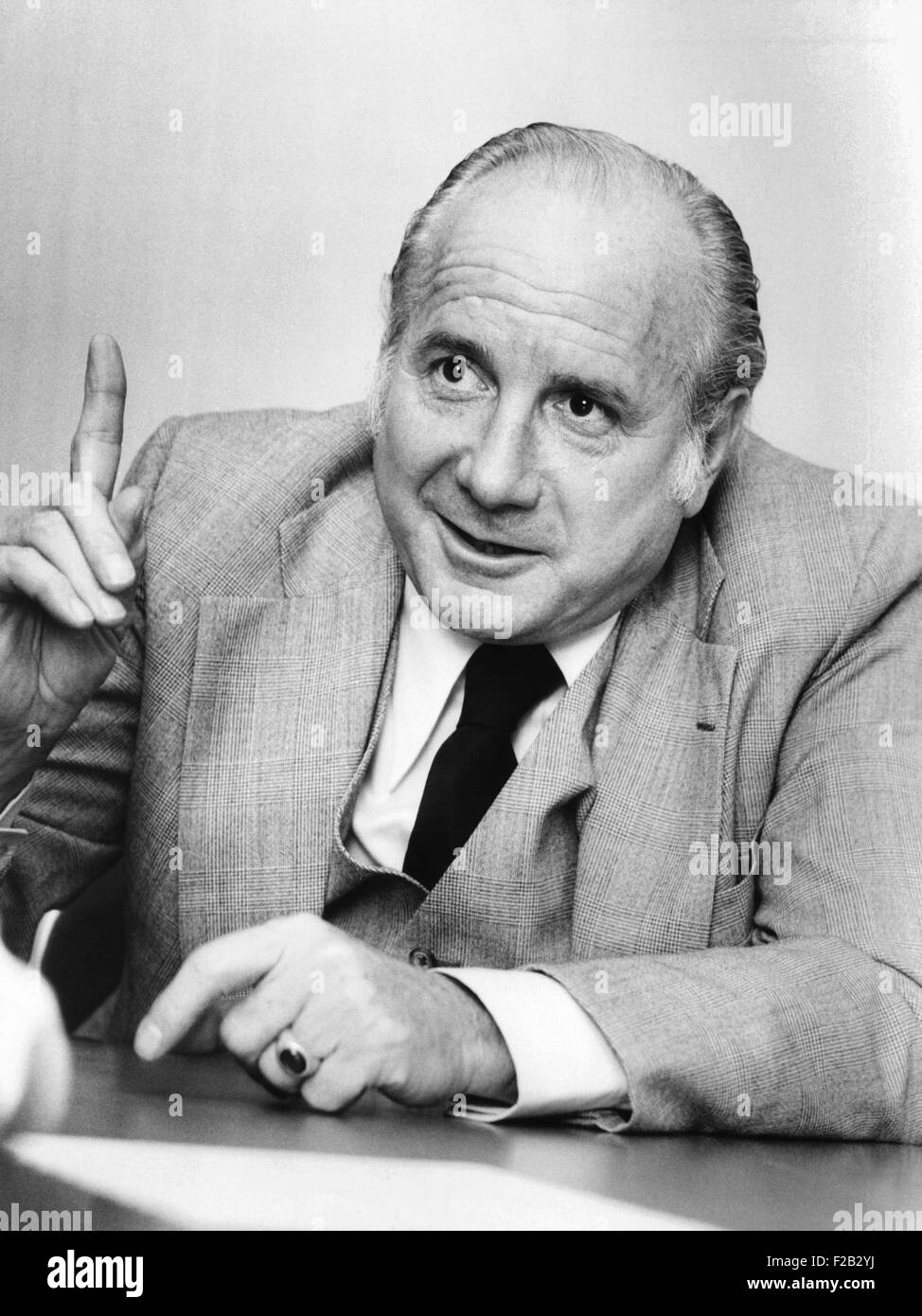 Bobby Baker dopo il suo rilascio dalla prigione per frode, furto e reddito evasione fiscale. Ca. Agosto 1973. Negli anni cinquanta è stato Segretario per il leader della maggioranza del Senato, Lyndon Johnson. LBJ è stata risparmiata dall'inchiesta del suo coinvolgimento nel panificio affari mediante la sua improvvisa elevazione alla presidenza dopo il JFK's assassinio. (CSU 2015 8 462). Foto Stock